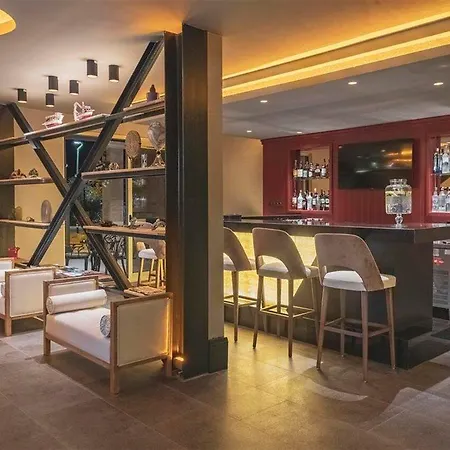Marina Bay Hotel