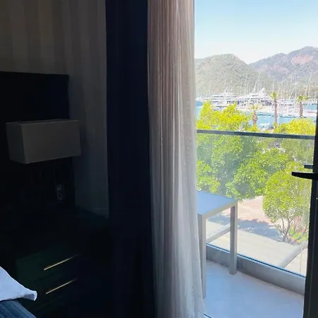 Hotel Marina Bay 3*