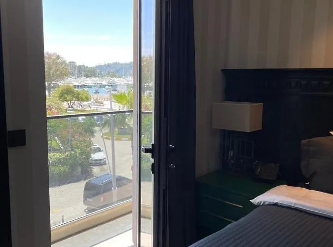 ホテル Marina Bay 3*