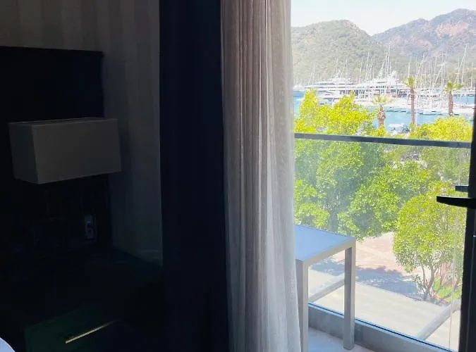 Hotel Marina Bay 3*